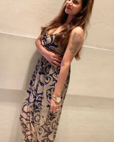 Naraini Escort